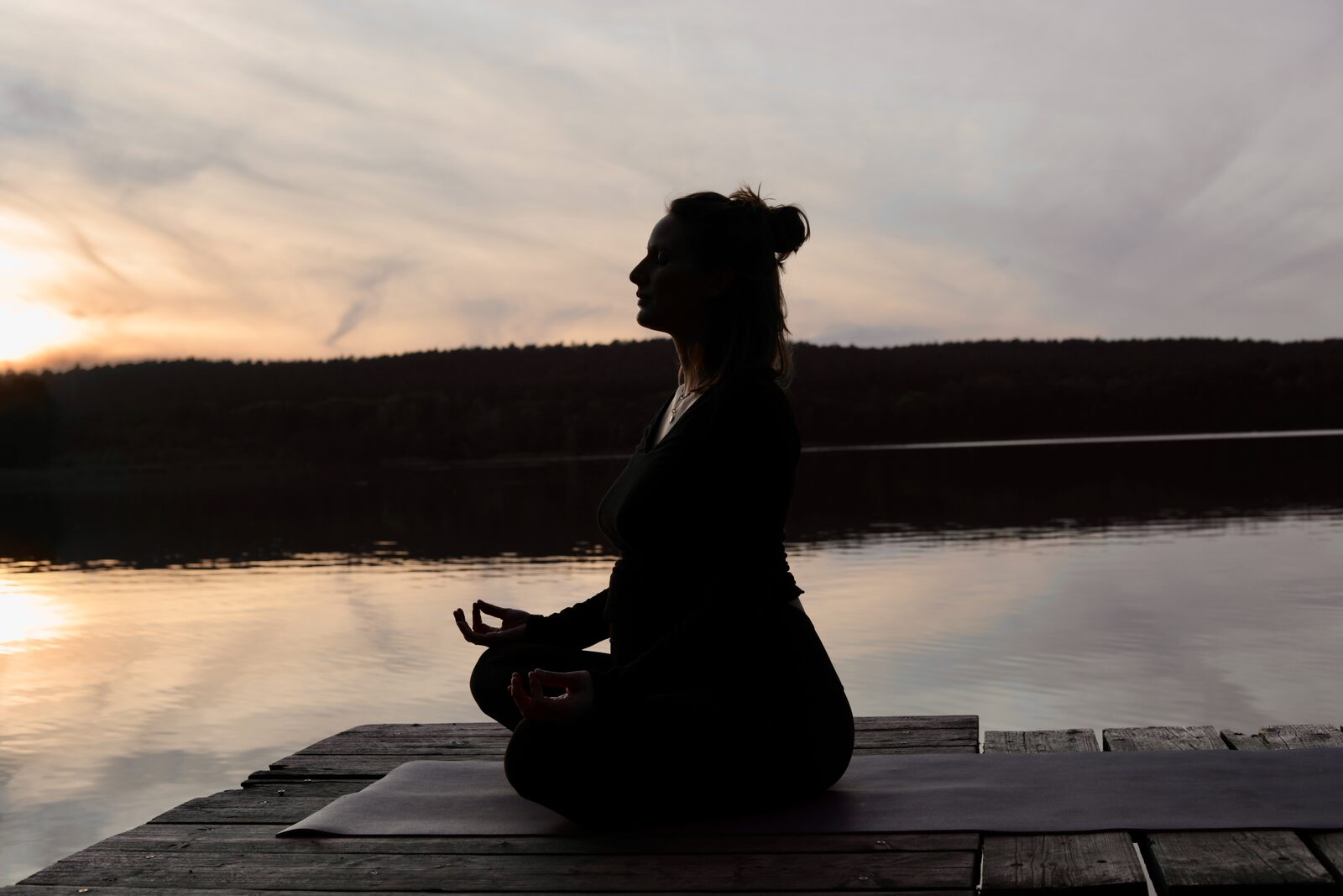 Giulia bei einer privaten Yogastunde am Scharmützelsee